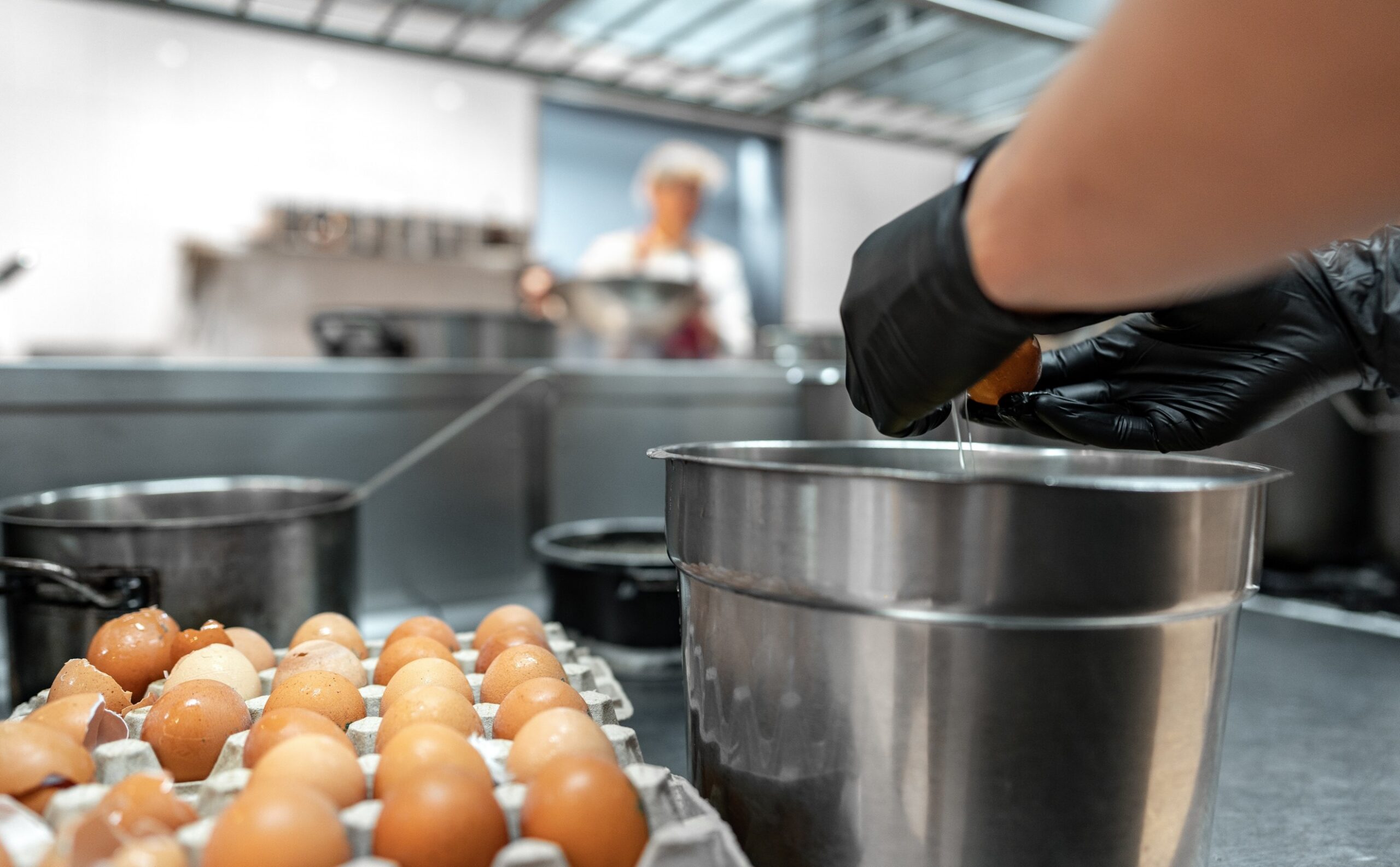 Salmonella outbreak in UK leaves one dead and more than 200 ill