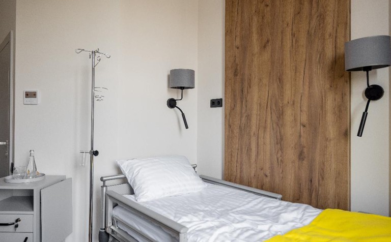 Yellow bed bands to be rolled out across Sunderland trust after fall-risk trial